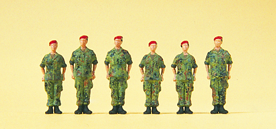 Standing soldiers CapCoat camouflage of German Bundeswehr (6 painted figures)<br /><a href='images/pictures/Preiser/16841.jpg' target='_blank'>Full size image</a>